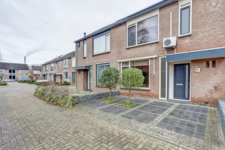 Pieter van IJpelaarstraat 84 in Geertruidenberg