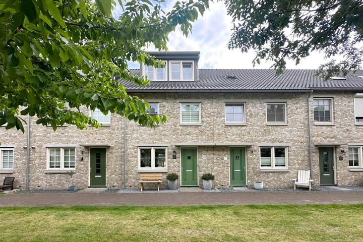 Pioenroos 8 in Waddinxveen
