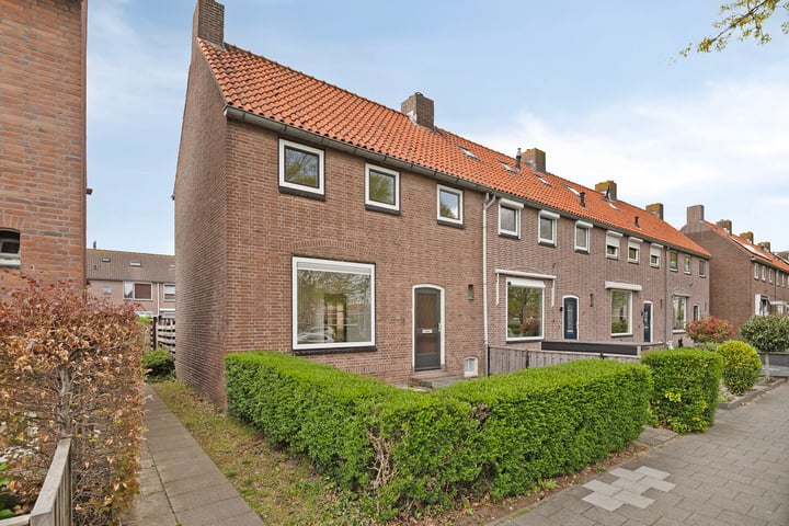 Photo of property Plantageweg 90, Alblasserdam