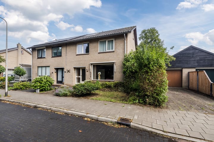 Plantsoen 34 in Vroomshoop