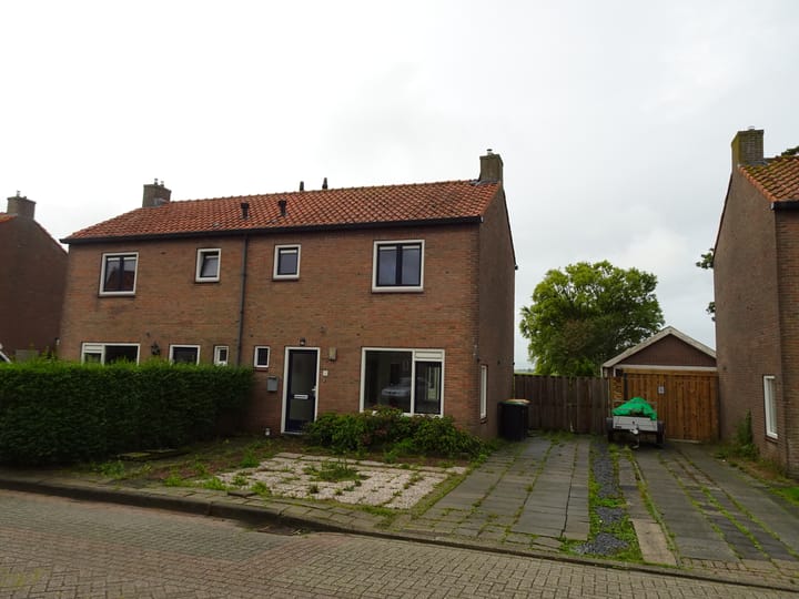 Plantsoendwarsstraat 11 in Lutjewinkel