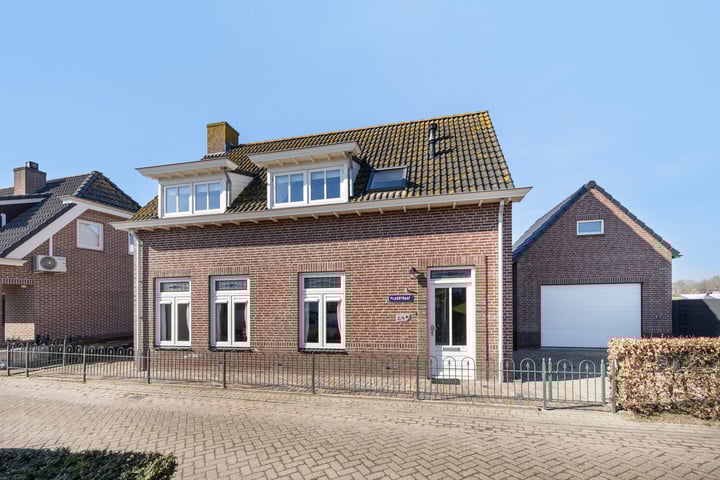 Photo of property Plasstraat 2A, Lage Zwaluwe