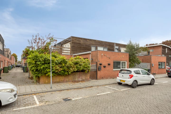 Photo of property Platte Driedijk 12, Hoogvliet Rotterdam