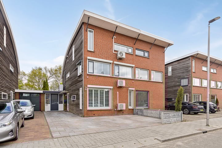 Photo of property Platte Molendijk 55, Hoogvliet Rotterdam