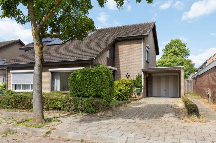 Plesmanstraat 2 in Roermond photo