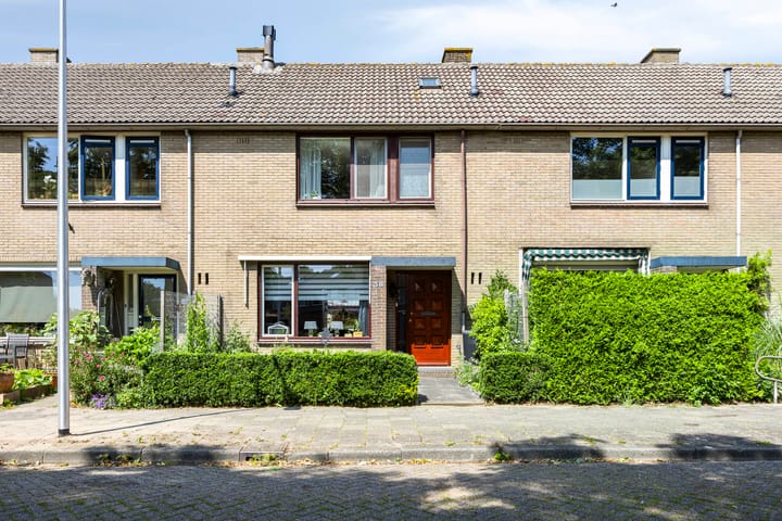 Plevierstraat 38 in Strijen