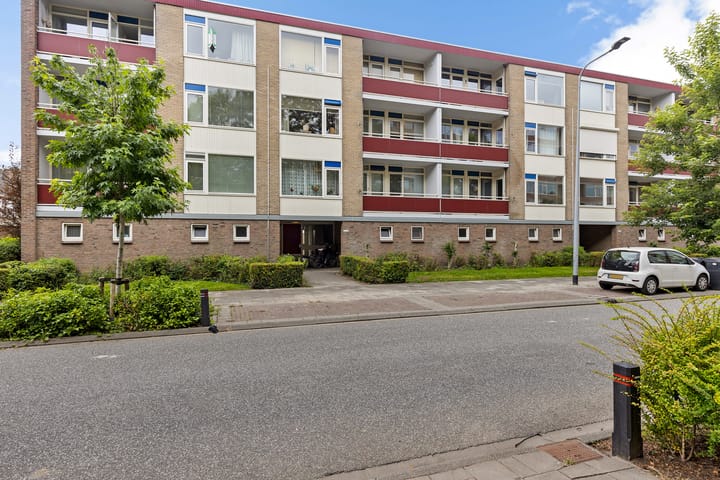 Photo of property Plutolaan 12, Groningen