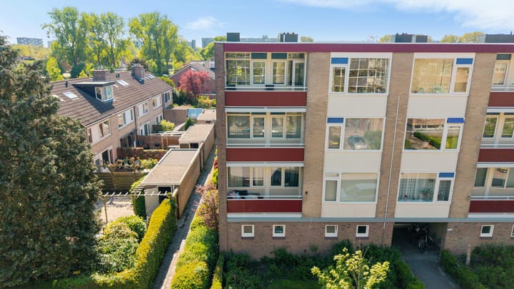 Plutolaan 14 in Groningen