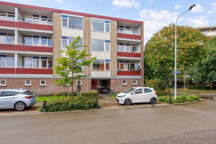Plutolaan 180 in Groningen