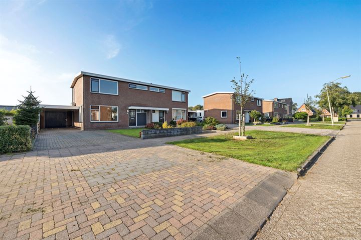 Photo of property Poolcirkel 16, Klazienaveen