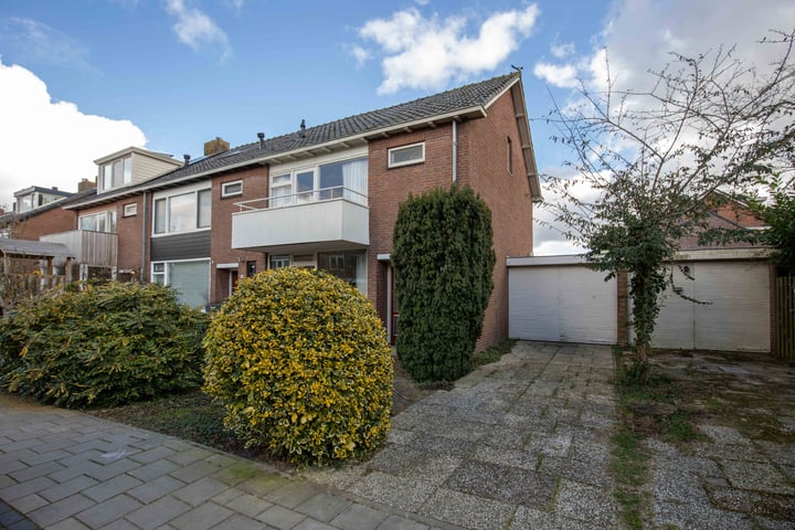 Photo of property Porto Buenolaan 2, Ouderkerk aan de Amstel