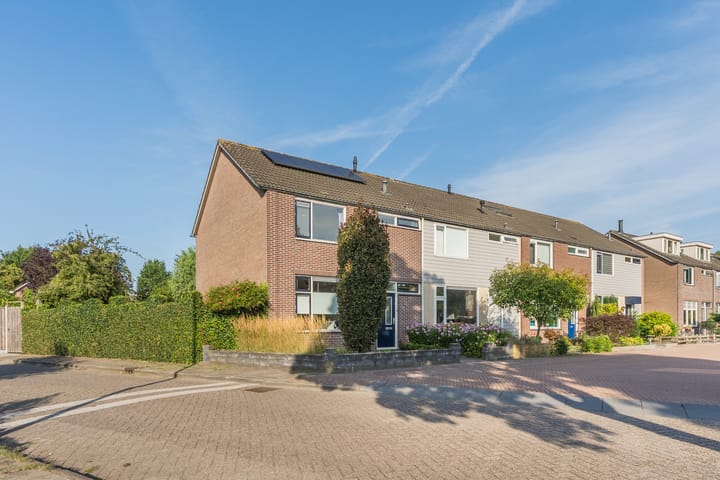 Photo of property Pr.Bernhardlaan 1, Nieuwleusen