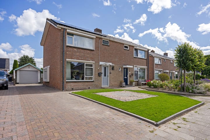 Foto van woning Pr. Bernhardstraat 8, Uithuizermeeden