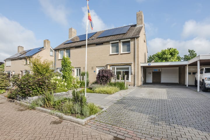 Photo of property President Kennedystraat 14, Vroomshoop