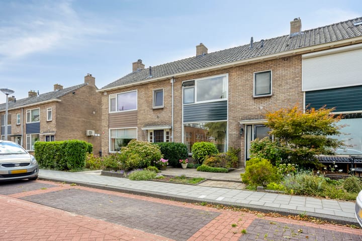 Prins Bernhardlaan 12 in Spijkenisse photo