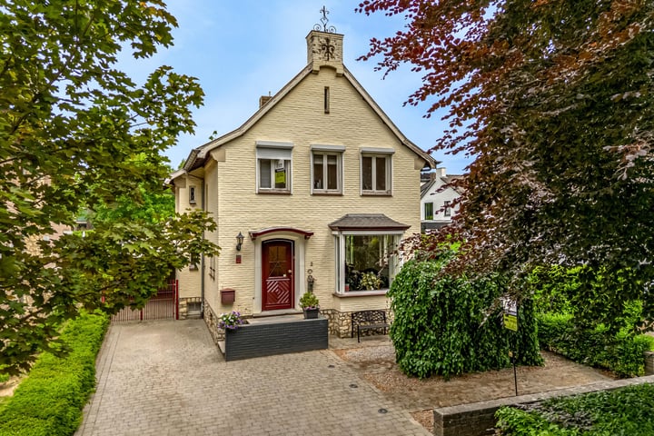 Prins Bernhardlaan 2 in Valkenburg foto