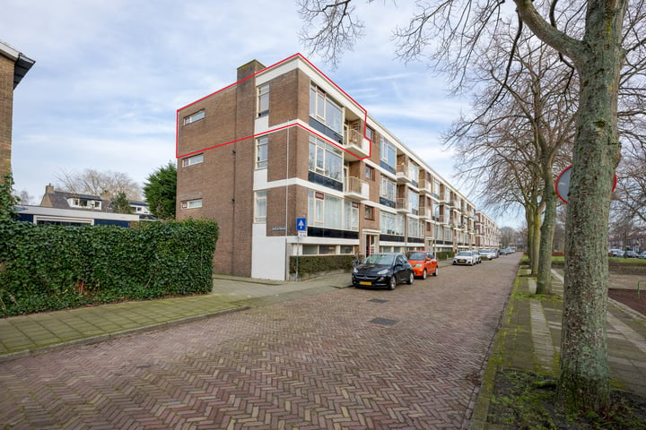 Prins Bernhardlaan 47 in Voorschoten