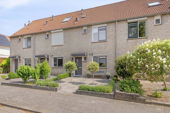 Prins Bernhardlaan 48 in Middelharnis