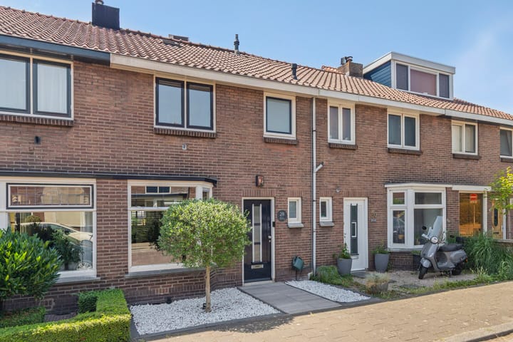 Photo of property Prins Bernhardstraat 28, Zwijndrecht