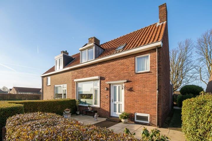 Prins Bernhardstraat 37 in Schoondijke photo