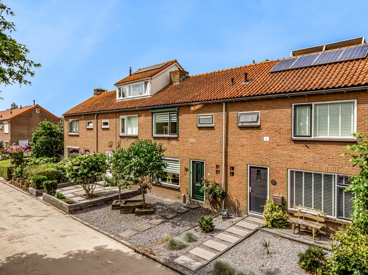 Photo of property Prins Bernhardstraat 48, Waarder