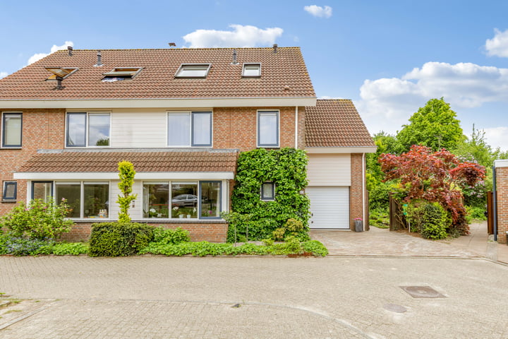 Prins Bernhardweg 63 in Houten foto