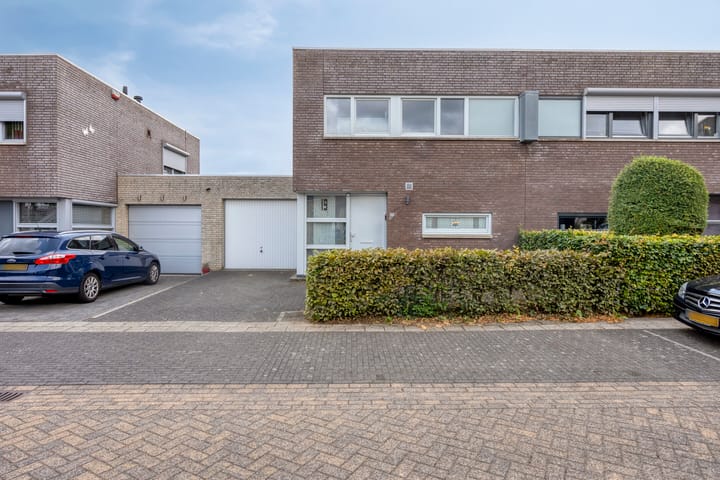 Prins Constantijnhof 19 in Hoensbroek