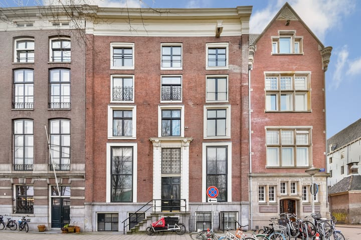 Prins Hendrikkade 160A in Amsterdam photo