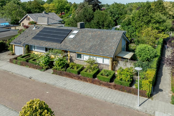 Photo of property Prins Pieter Christiaanstraat 2, Dinteloord
