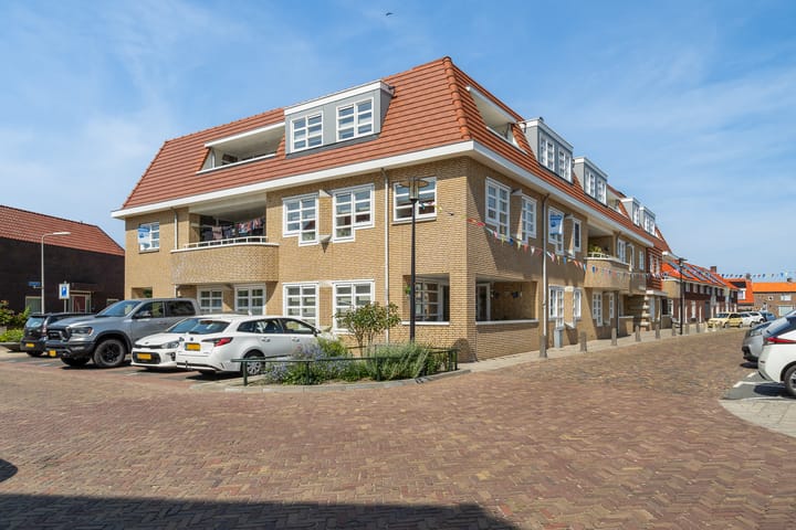 Prins Willem III-plein 24 in Ter Heijde foto