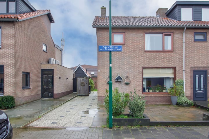 Prins Willem van Oranjestraat 24 in Bunschoten-Spakenburg