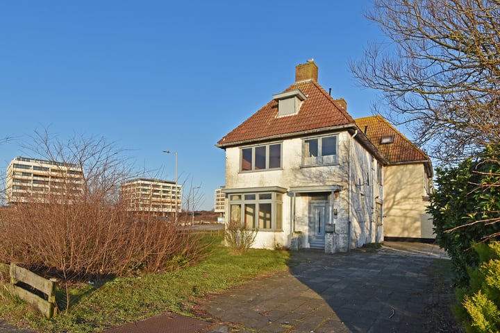 Photo of property Prins Willemweg 2, Hoek van Holland