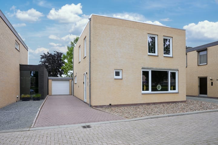 Prinsbisdomstraat 16 in Born foto