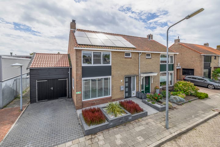 Prinses Beatrixstraat 1 in Stellendam