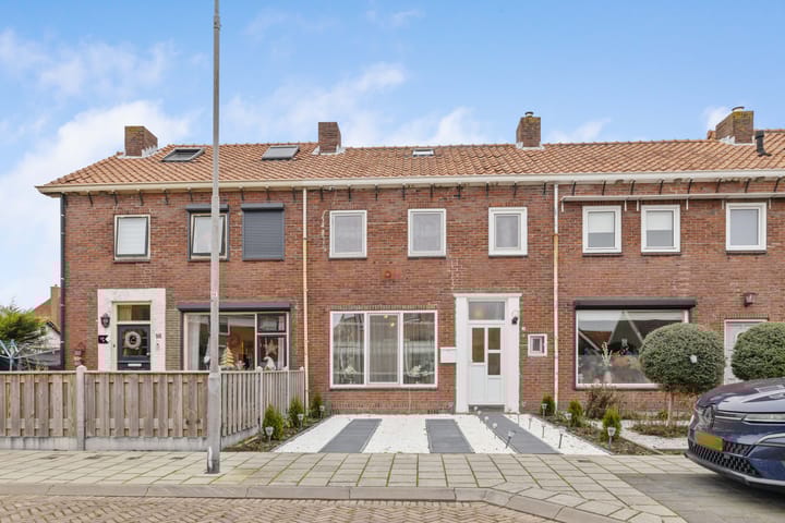 Prinses Beatrixstraat 14 in Stavenisse foto