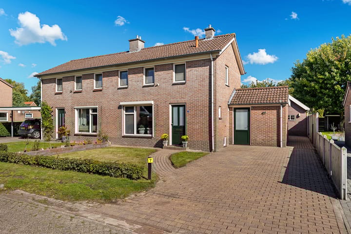 Prinses Beatrixstraat 7 in Vledder foto