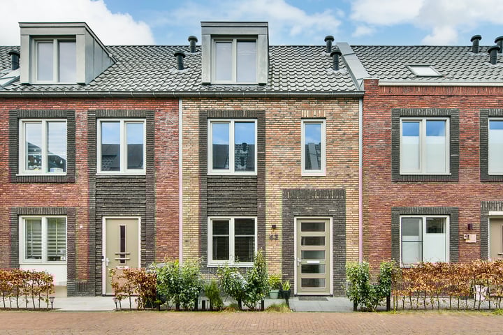 Photo of property Prinses Catharina-Amalialaan 42, Hoofddorp