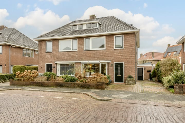 Prinses Margrietlaan 4 in Meppel photo