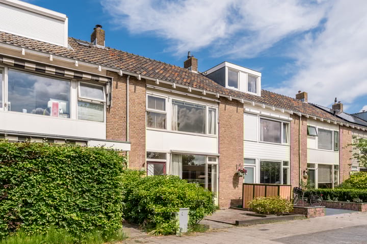 Professor Van der Waalslaan 14 in Voorschoten