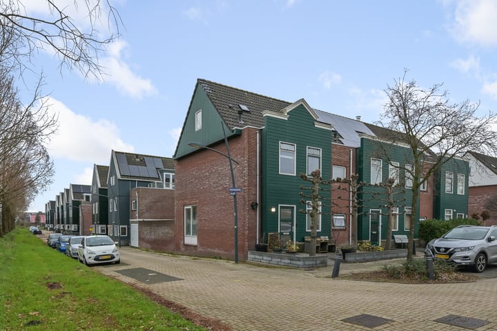 Pronkgevel 21 in Assendelft