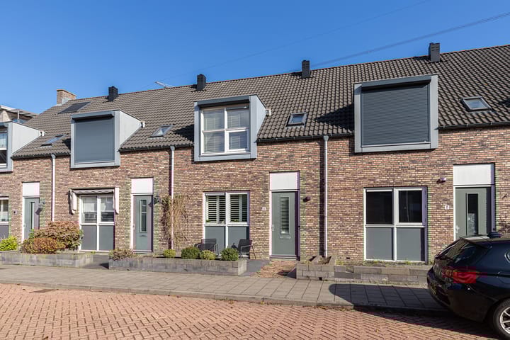 Photo of property Puccinistraat 6, Sliedrecht