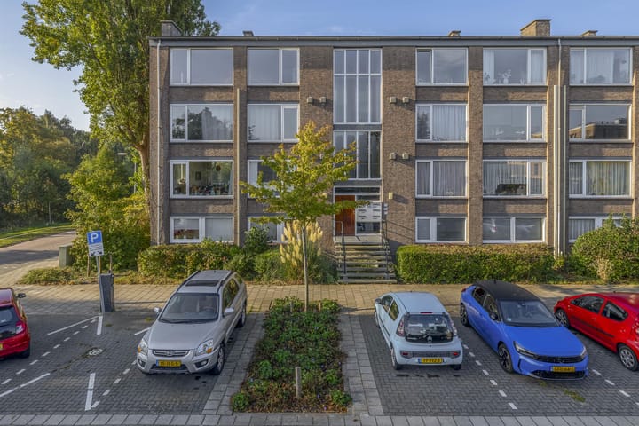 Raadhuislaan 142 in Voorschoten