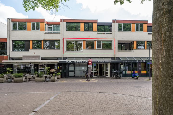 Raadhuisplein 16 in Son en Breugel