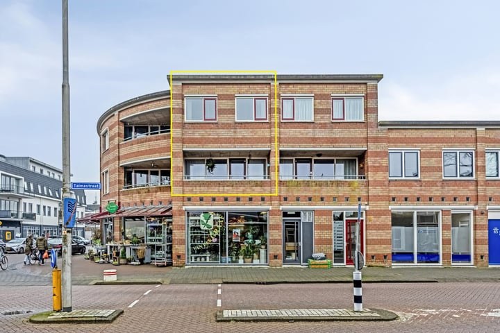 Photo of property Raadhuisplein 63, Lekkerkerk