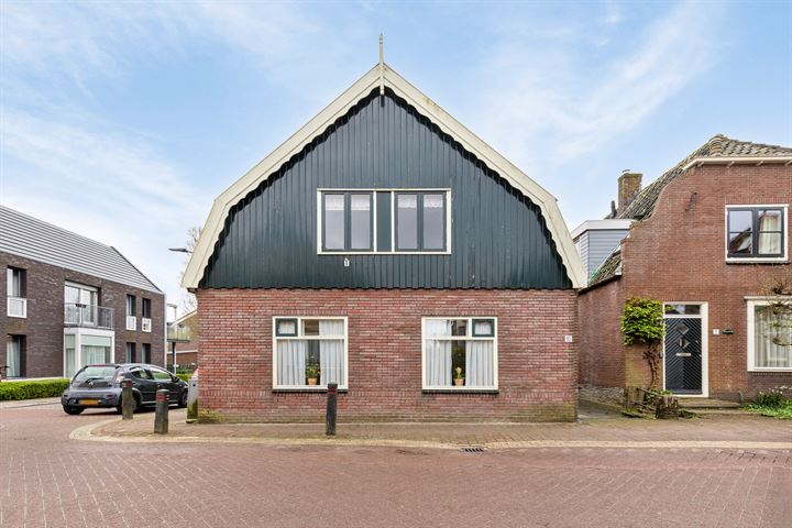 Raadhuisstraat 10 in Oosthuizen