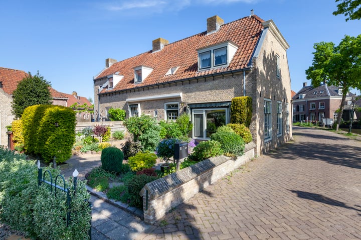 Raadhuisstraat 10 in Linschoten