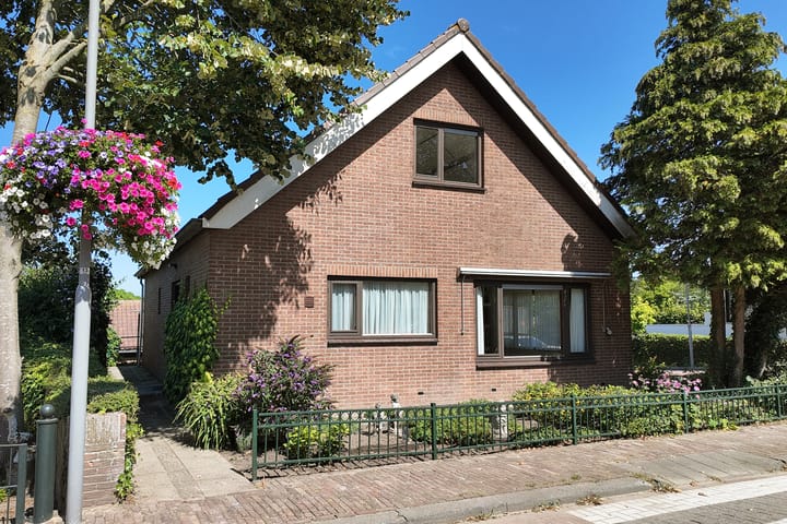 Raadhuisstraat 18 in Hooge Zwaluwe photo