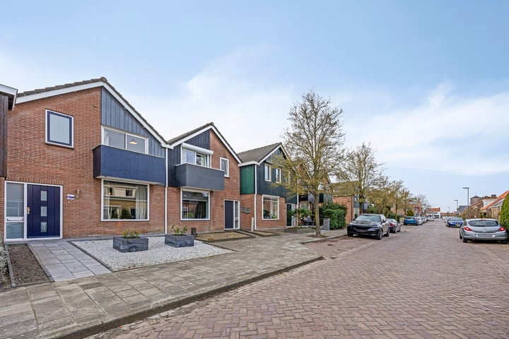 Photo of property Raadhuisstraat 32, 's-Gravenpolder