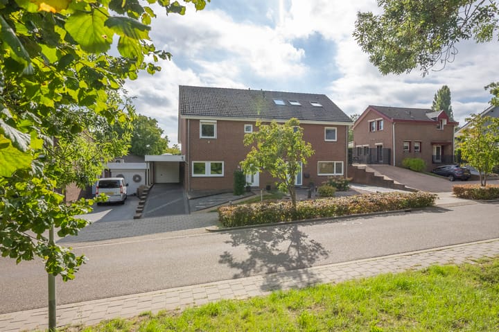 Raadhuisstraat 34 in Merkelbeek