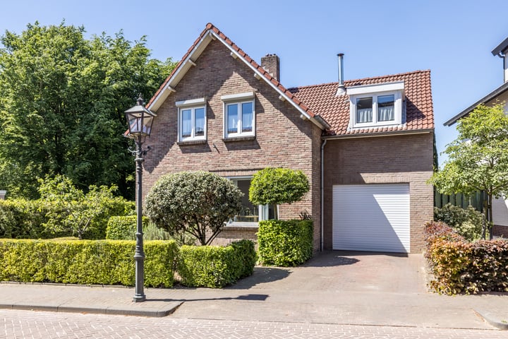 Raadhuisstraat 6 in Oirsbeek
